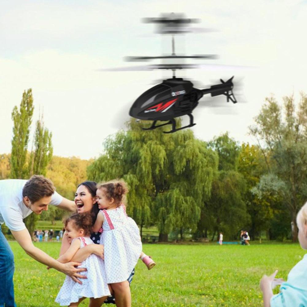 Remote Control Helicopter 2 Ch - مراجعة Kids' Toys Channel وسعره